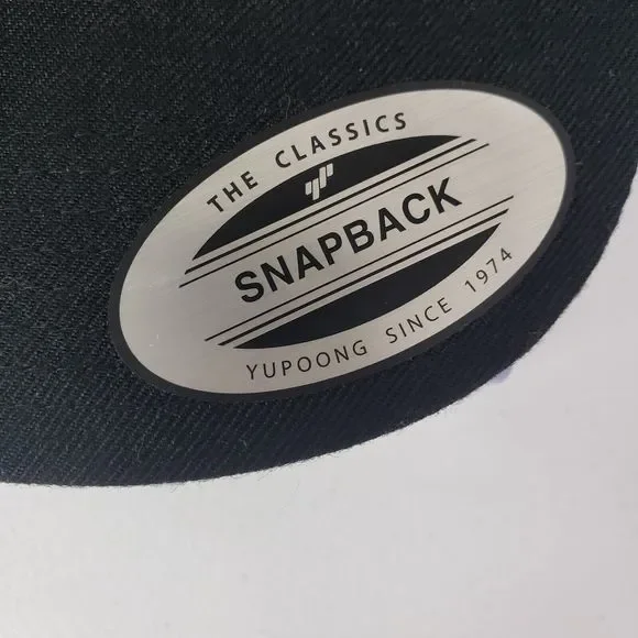 NWOT Snapback Hat Yupoong The Classics Corridor Logo Embroidered Gray and Black - Picture 2 of 6